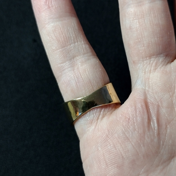 Gold Tone Black Stone Ring - Picture 3 of 5